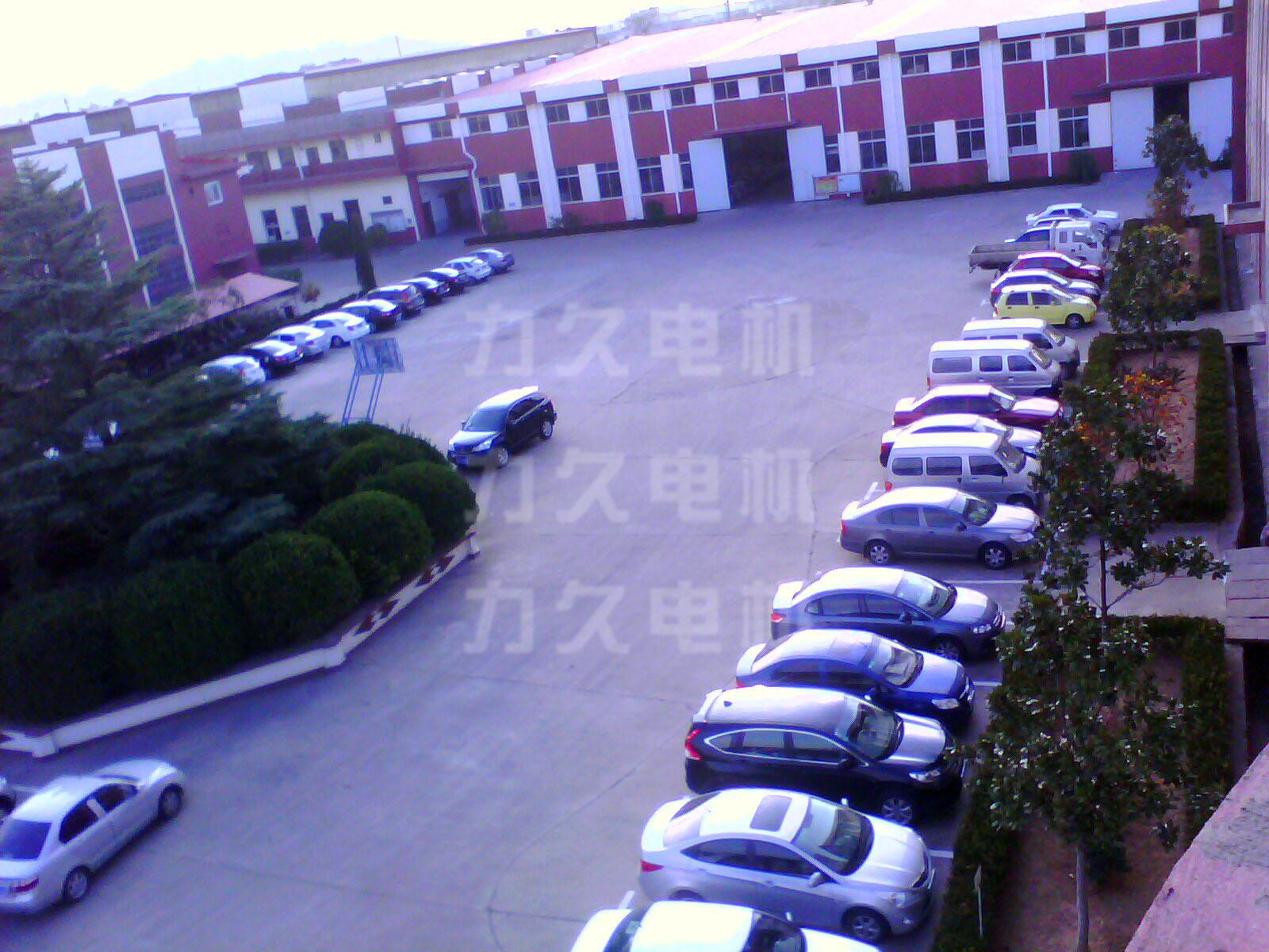 力久電機(jī)停車位一角 力久電機(jī)停車位一角
