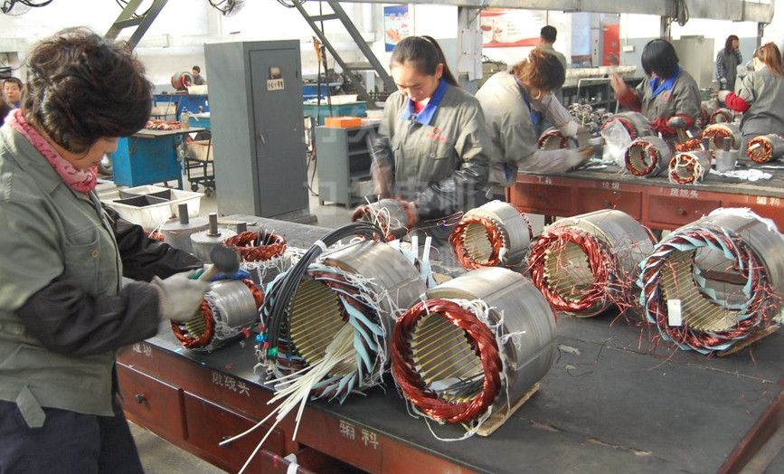 力久電機忙碌的女工 力久電機忙碌的女工