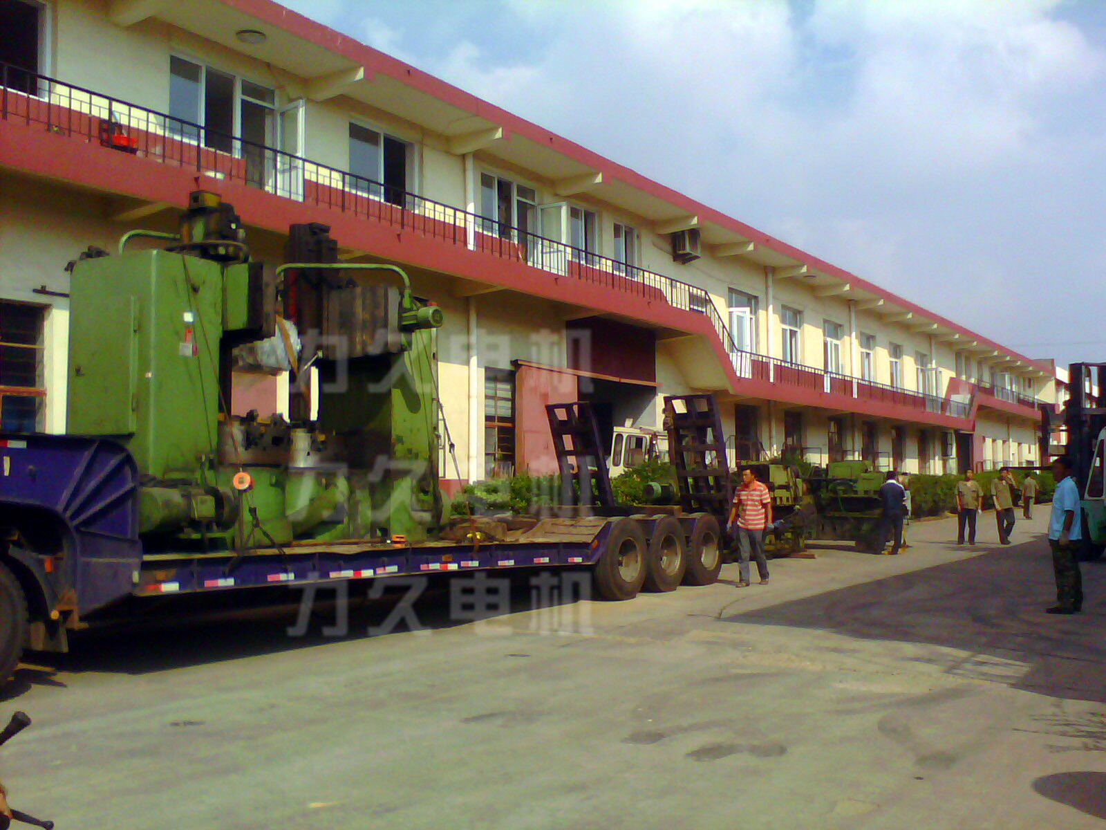 引進(jìn)先進(jìn)機(jī)械設(shè)備 引進(jìn)先進(jìn)機(jī)械設(shè)備