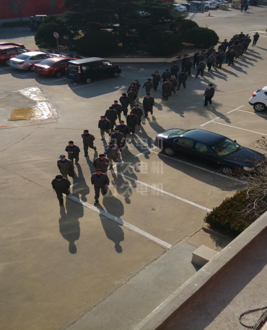 力久電機(jī)參加培訓(xùn)人員排隊(duì)參訓(xùn) 力久電機(jī)參加培訓(xùn)人員排隊(duì)參訓(xùn)