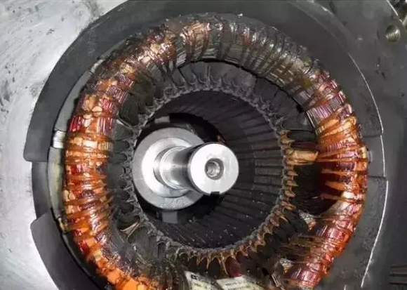 繞組擊穿電機(jī)燒毀 繞組擊穿電機(jī)燒毀