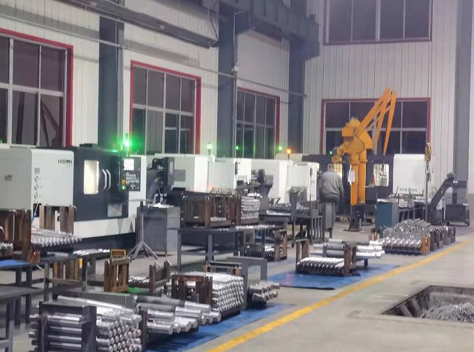 力久電機(jī)機(jī)加工車間夜間工作 力久電機(jī)機(jī)加工車間夜間工作