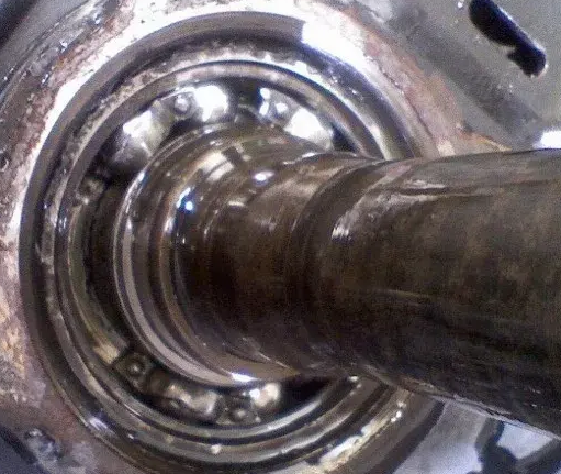 使用不當(dāng)導(dǎo)致軸承磨損 使用不當(dāng)導(dǎo)致軸承磨損